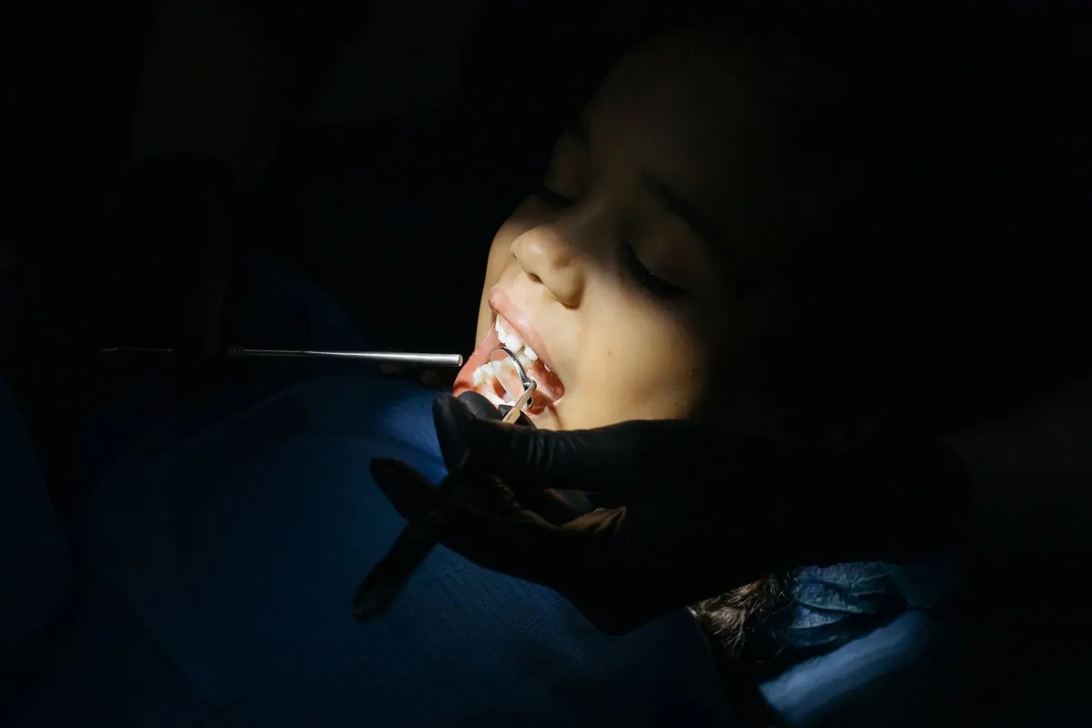 La primera visita de tu hijo al dentista: cuándo y cómo prepararla