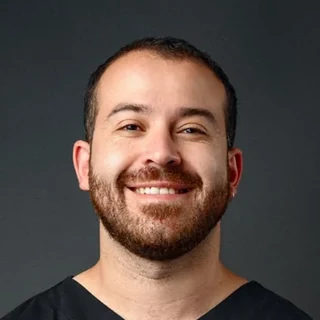 Dr. Daniel Betancur Castro — especialista en periodoncia